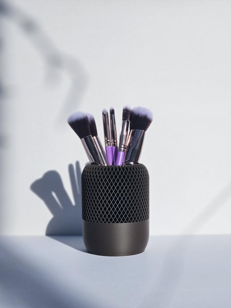 Textured Makeup Brush Holder – Modern 3D Printed Desk & Vanity Organizer