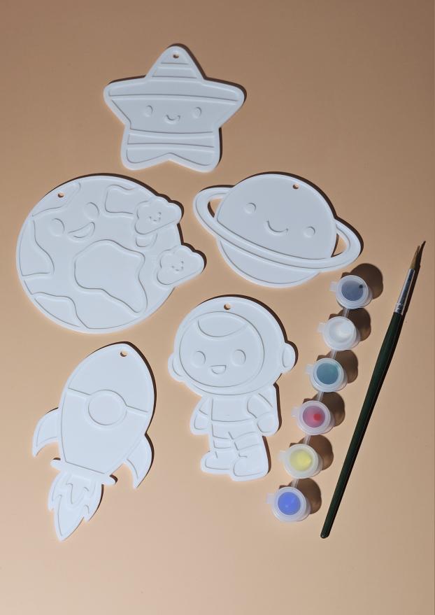 DIY Space Painting Kit (3D Plates + Paints & Brush)