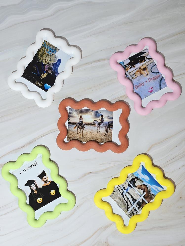 Fujifilm Instax Photo Holder with Magnets – 3D Printed Wavy Frame (Multiple Colors)