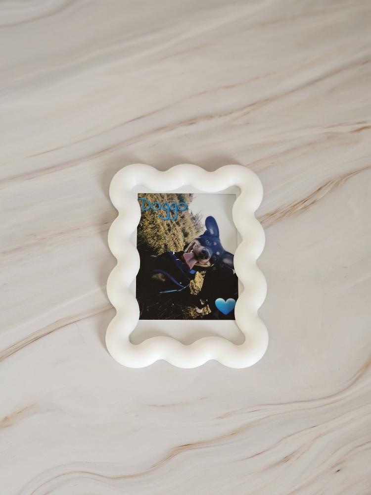 Fujifilm Instax Photo Holder with Magnets – 3D Printed Wavy Frame (Multiple Colors)