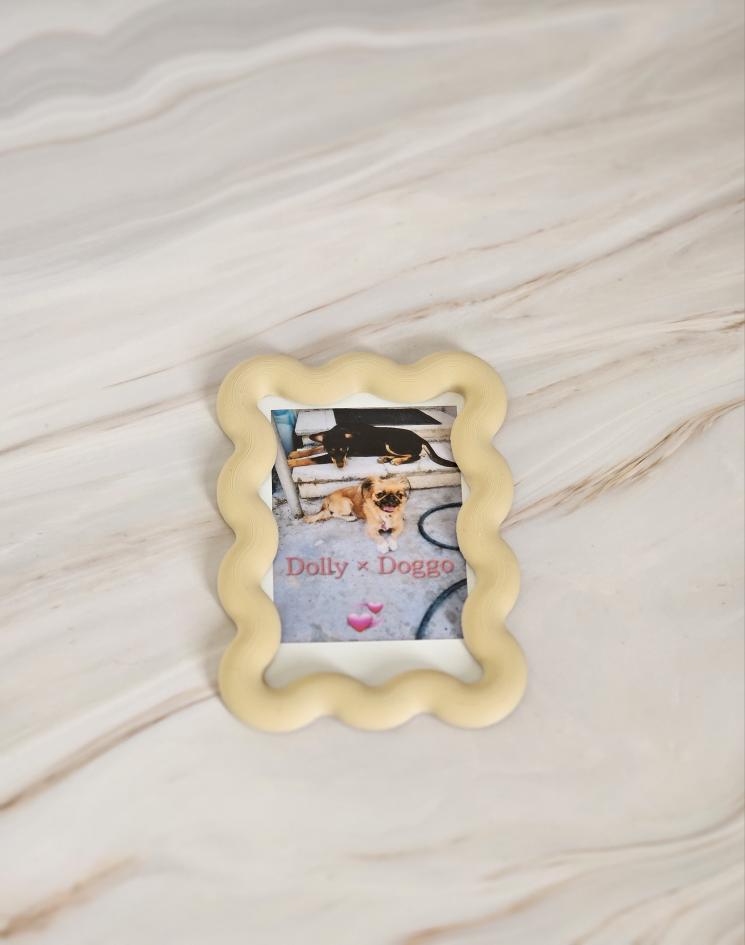 Fujifilm Instax Photo Holder with Magnets – 3D Printed Wavy Frame (Multiple Colors)