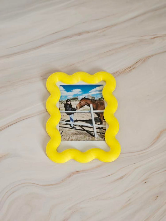 Fujifilm Instax Photo Holder with Magnets – 3D Printed Wavy Frame (Multiple Colors)