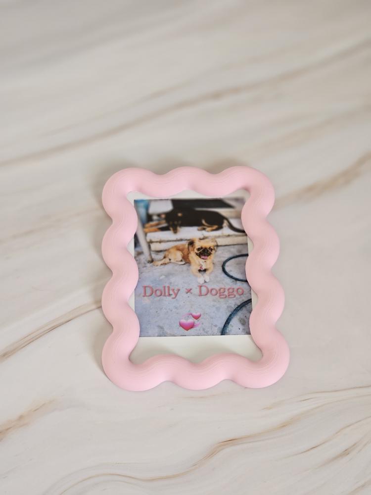 Fujifilm Instax Photo Holder with Magnets – 3D Printed Wavy Frame (Multiple Colors)
