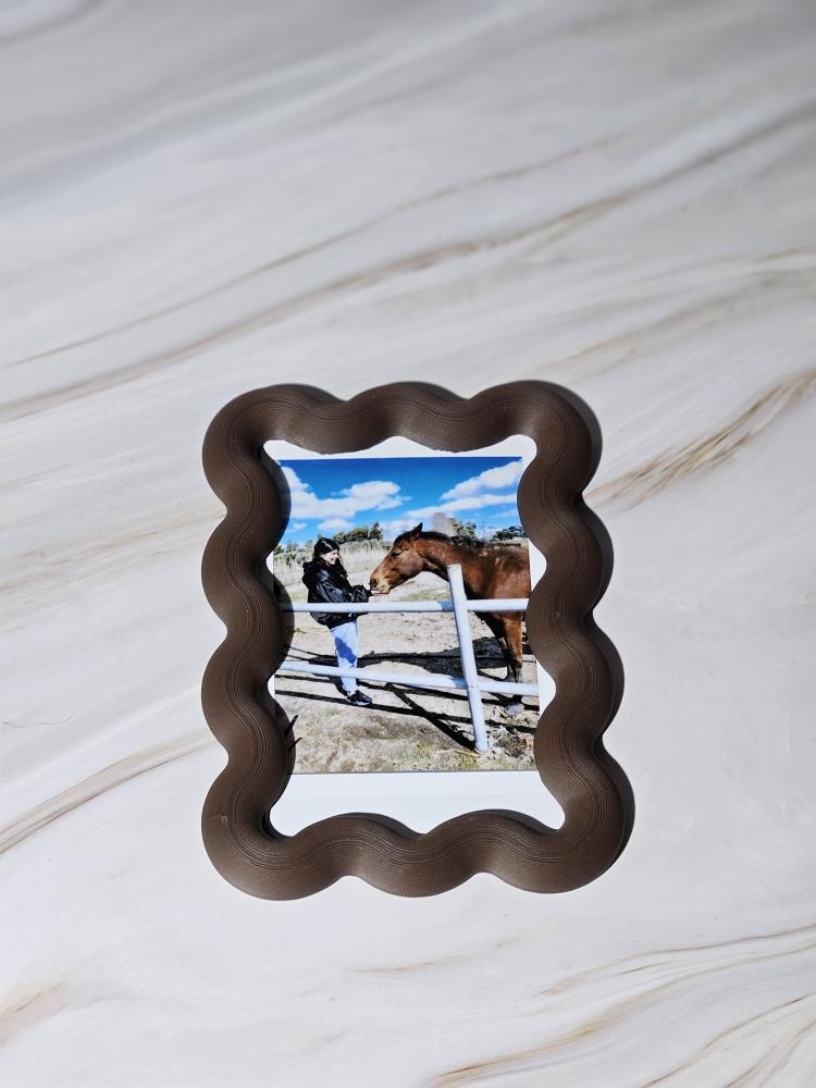 Fujifilm Instax Photo Holder with Magnets – 3D Printed Wavy Frame (Multiple Colors)